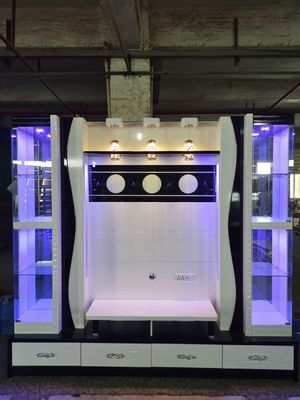 An der Wand montierter automatischer TV-Hebeschrank Weißer versteckter Pop-Up-Kamin